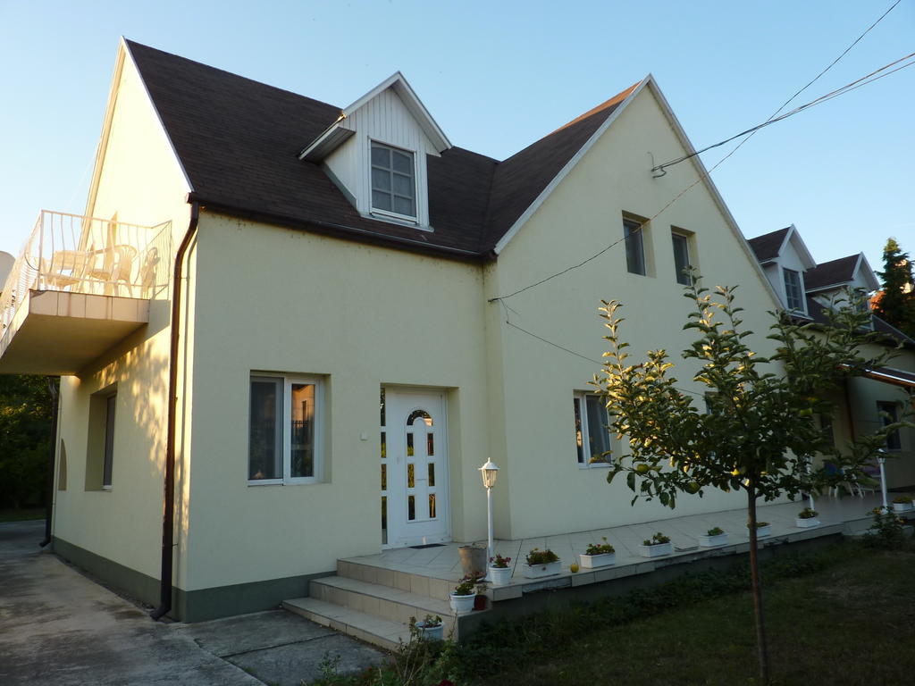 Bridgehaus Apartment Balatonfured Exterior photo